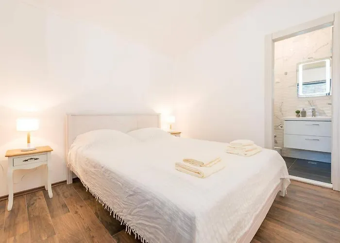 Appartement Nika Solitudo *