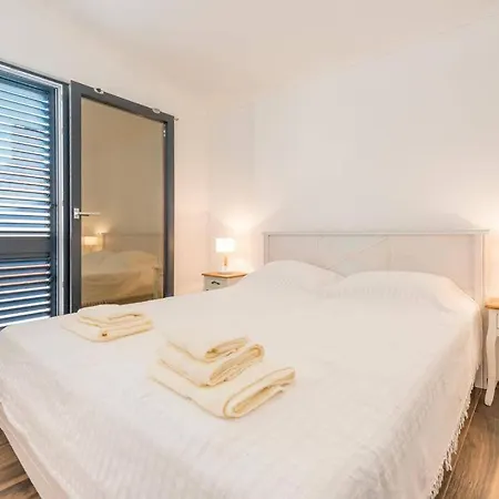 Apartment Nika Solitudo