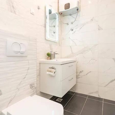 Apartment Nika Solitudo