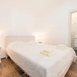 Apartment Nika Solitudo *